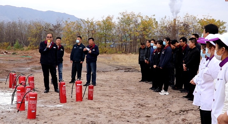 開展消防實戰(zhàn)演練          提升全員應(yīng)急救援能力