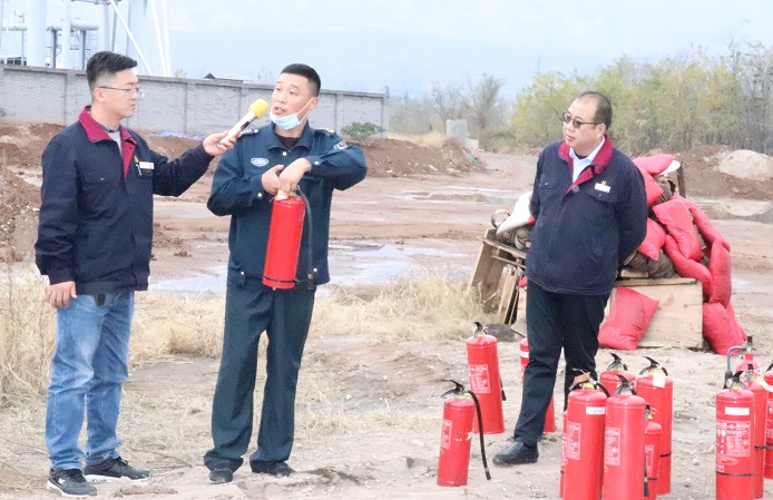 開展消防實戰(zhàn)演練          提升全員應(yīng)急救援能力